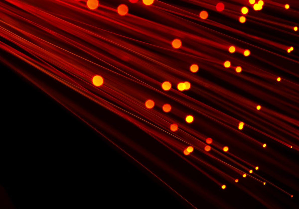 découvrez tout ce que vous devez savoir sur la fibre optique, ses avantages, ses utilisations et son importance dans les communications modernes.